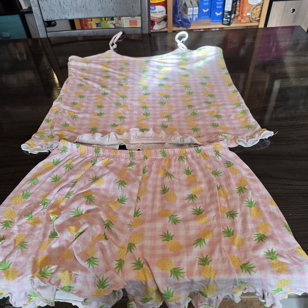 🍍Pineapple Print Women's Pajama Short Set Size Large 🍍